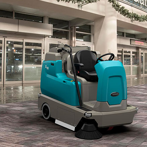 S16 Varredeira compacta a bateria de operação a bordo