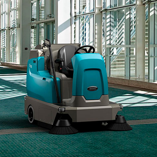 S16 Varredeira compacta a bateria de operação a bordo